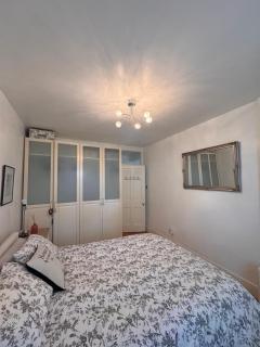 Bright Balham Apartment - 8