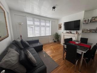Bright Balham Apartment - 5