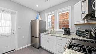 3br Newly Renovated Beach House Sleeps 10 - 1