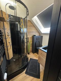 Studio détente, sdb privative, billard, air soccer - 2