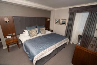 Golden Lion Hotel - 9