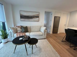 Luxury Central City 1-Bed Apartment Near Stadium - 0