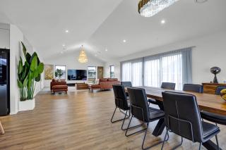 Modern private room with shared cozy living - 5