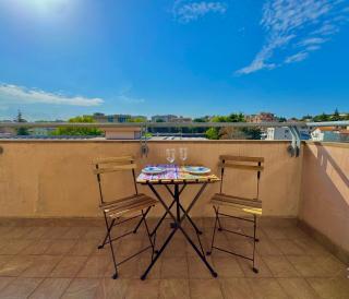 Appartamento con posto auto riservato tra spiaggia, centro, stazione ed ospedale - 0