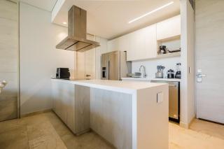 2-Br Sea & Pool View Apartment Pet-Friendly - 9