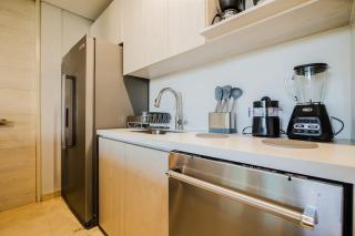 2-Br Sea & Pool View Apartment Pet-Friendly - 8