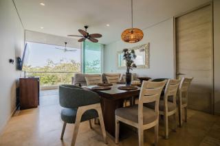 2-Br Sea & Pool View Apartment Pet-Friendly - 6