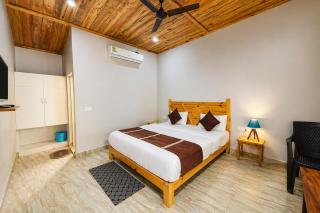 The Evergreen Hotel - 4