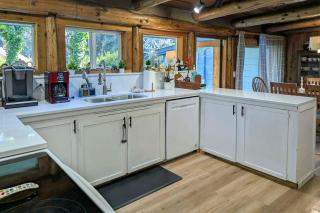 Hike to the Coast! Log Cabin on 5 Acres in Bandon - 1