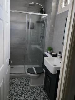 Beautiful 3 bed family home with hot tub, near the beach - 9