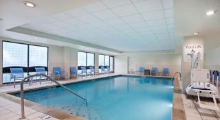 Holiday Inn Express & Suites Cincinnati Riverfront by IHG - 7