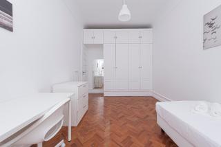 HOUZE Spacious Apartment in Lapa near Riverside - 4