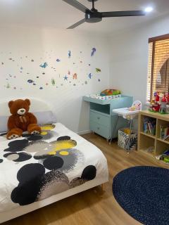 Spacious home with pool in Kippa-Ring - 1