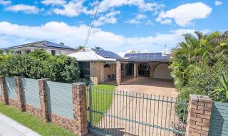 Spacious home with pool in Kippa-Ring - 7