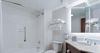 Holiday Inn Express & Suites Cincinnati Riverfront by IHG - 3