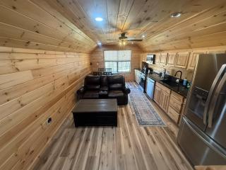 Small Cabin Over Garage with lake access and small dock - 9