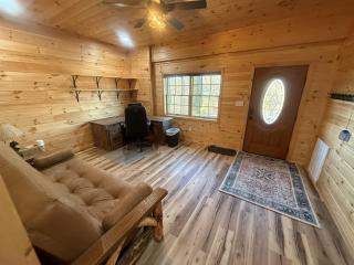 Small Cabin Over Garage with lake access and small dock - 8