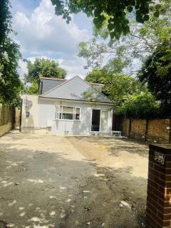 FREE PARKING - near Heathrow SHARED ACCOMODATION LARGE BUNGALOW, DOUBLE BEDROOM, TW7 6NZ - 5