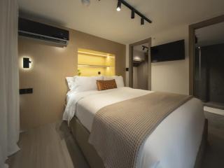 Spacious 2br with Terrace & Lounge - 3