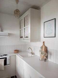 Cosy Guest House by the Beach - 9