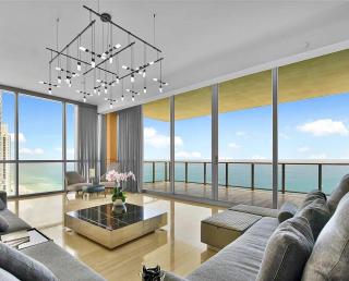 High-Rise Luxury Residence with Panoramic Ocean Views - 0