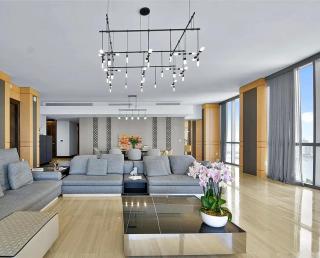 High-Rise Luxury Residence with Panoramic Ocean Views - 9