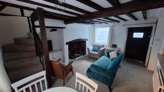 Grade II listed cottage in central Salisbury - 0