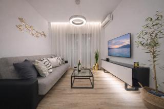 Stylish Central Athens Apartment Cozy & Modern - 0