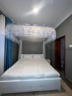 Rover's Inn Entebbe - 6