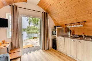 5 Chestnut Bay Lakeside Hideaway - 8