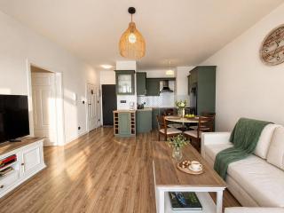 Zegrze Lake Apartament VIRIDIAN z widokiem na jezioro, tarasem i parkingiem - 2