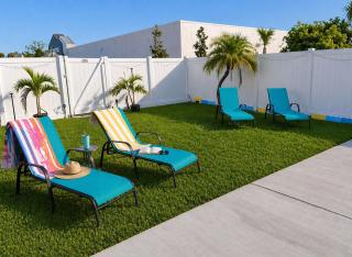 St Pete 3BR Home Sleeps 6 Huge Private Backyard BBQ Gazebo 15 Min to Beach - 2