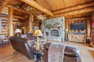 Cozy Lakeview Cabin - 2