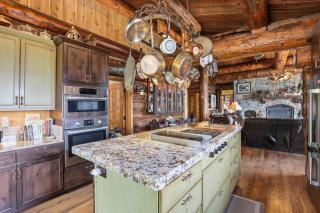 Cozy Lakeview Cabin - 1