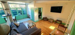 Spacious Sunny House with Roof Terrace - London E5 - 8