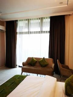 Springhill Hotel Suites-Executive - 5