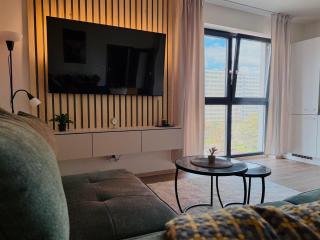 Heart of Downtown King Bed Full Kitchen Smart TV - 2