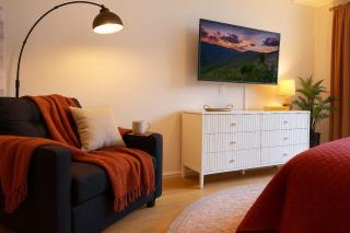 Sleeps 5 Peaceful King Bd Walk Score 98 - 9
