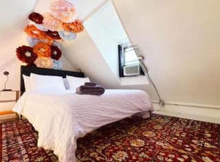 Sleeps 5 Peaceful King Bd Walk Score 98 - 4