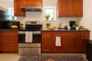 Sleeps 5 Peaceful King Bd Walk Score 98 - 3