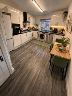 Family, Contractor & Business Stays, 4 Bedrooms, Ample Parking, Near Chester - 4