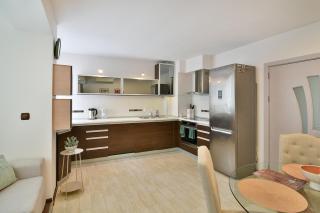 2BR Haven - Steps from the Mall - 4