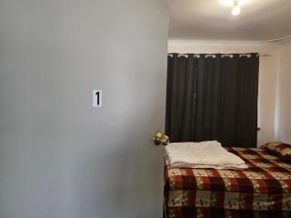 Room near perth airport - 8