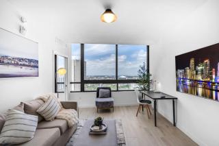Luxury Downtown 37th Floor Pool Gym Free Parking - 9