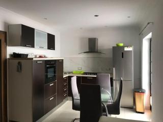 Modern room in prime area for beaches & nightlife! - 9