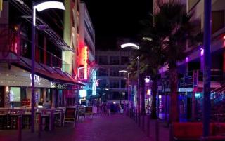 Modern room in prime area for beaches & nightlife! - 6