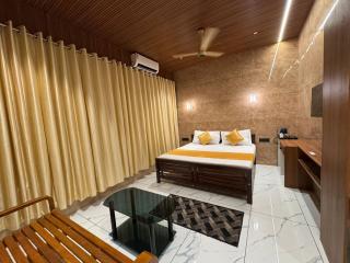 Serene Mountains Munnar - Glass Villa - 7