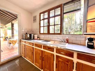 Villa 110m2, 7 pers, Jacuzzi , 3 chambres, terrain clos et arboré 2500m2 - 7
