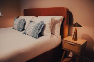 Central Manchester Gem with Stylish 2BR Retreat and Free Carpark - 6