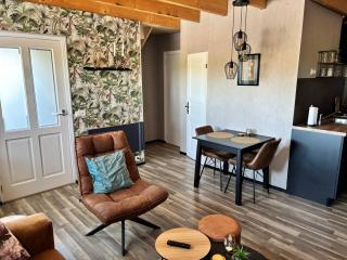 Ellie's B&B - 6